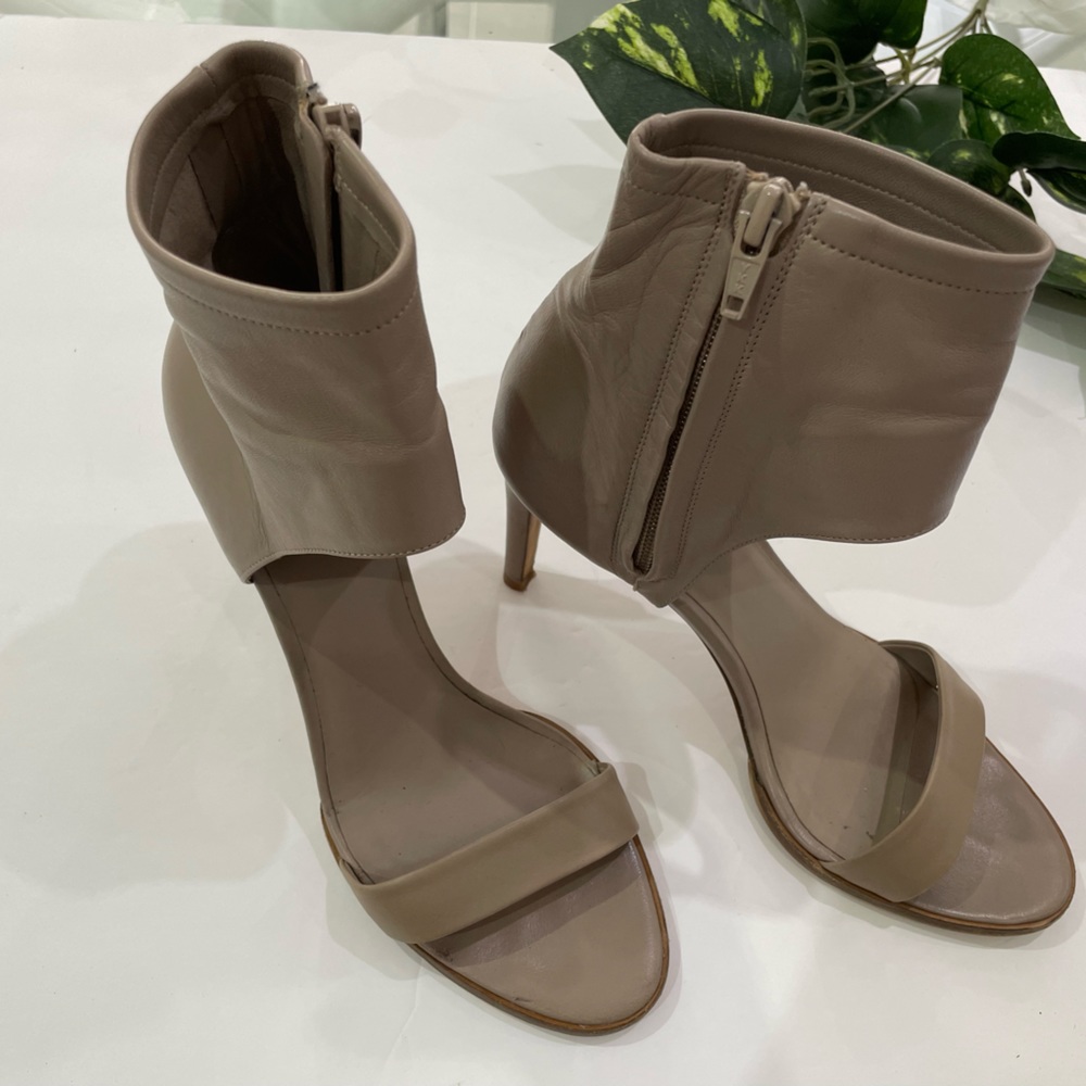 Vince open toes grey heels size 37 or 6 1/2